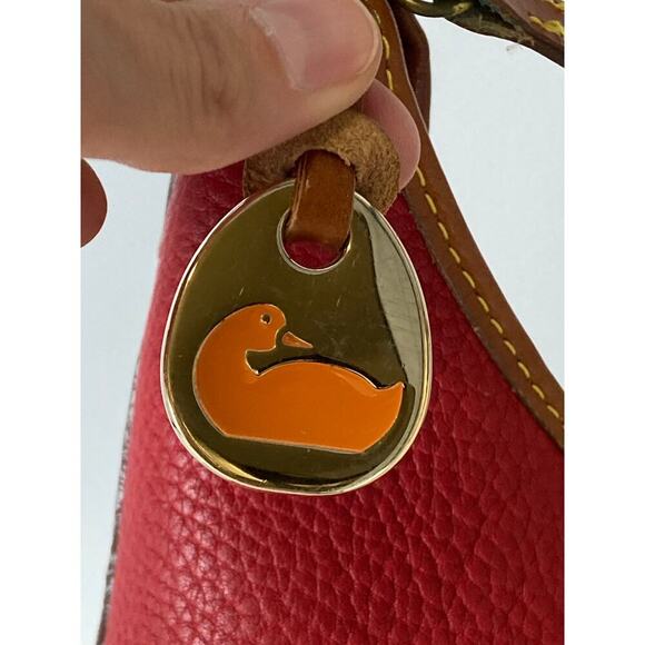 DOONEY & BOURKE, LARGE RED PEBBLED LEATHER SHOULDER BAG - Picture 3 of 16